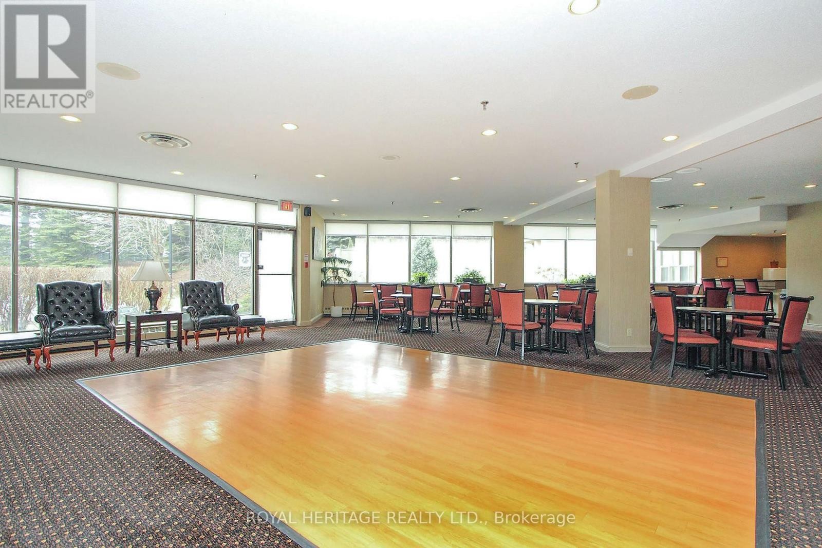 












1011 - 1890 VALLEY FARM ROAD

,
Pickering (Town Centre),




Ontario
L1V6B4

