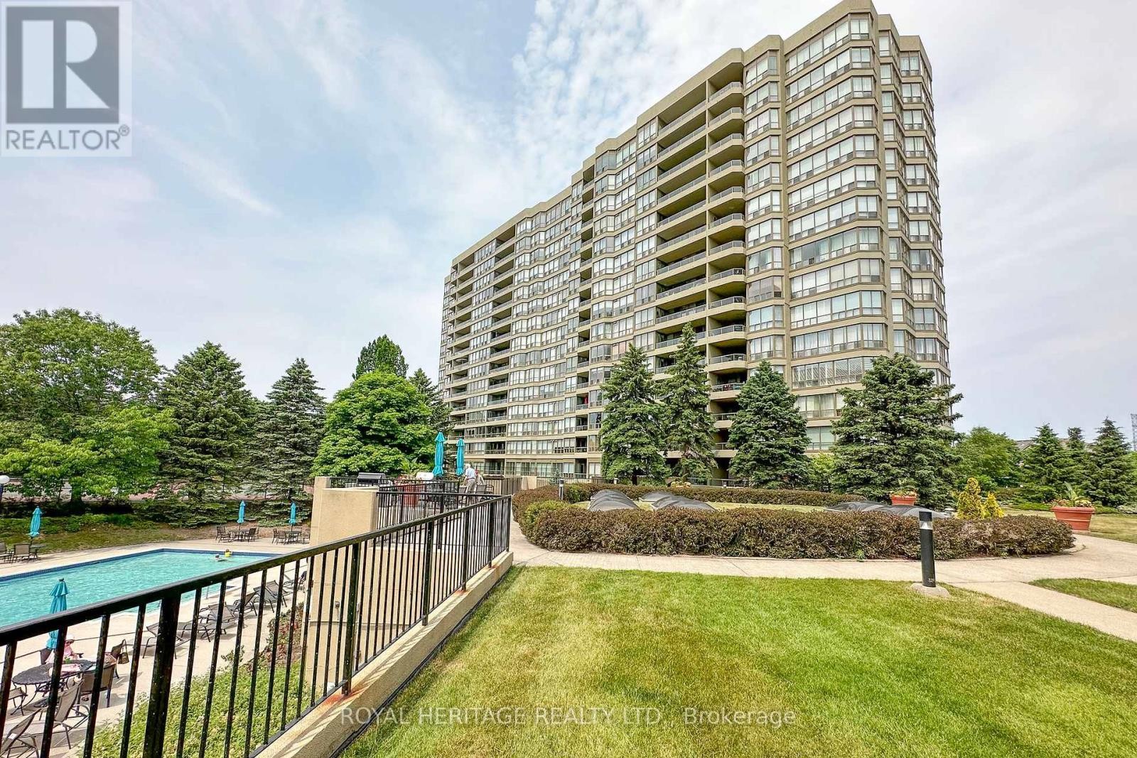












1011 - 1890 VALLEY FARM ROAD

,
Pickering (Town Centre),




Ontario
L1V6B4

