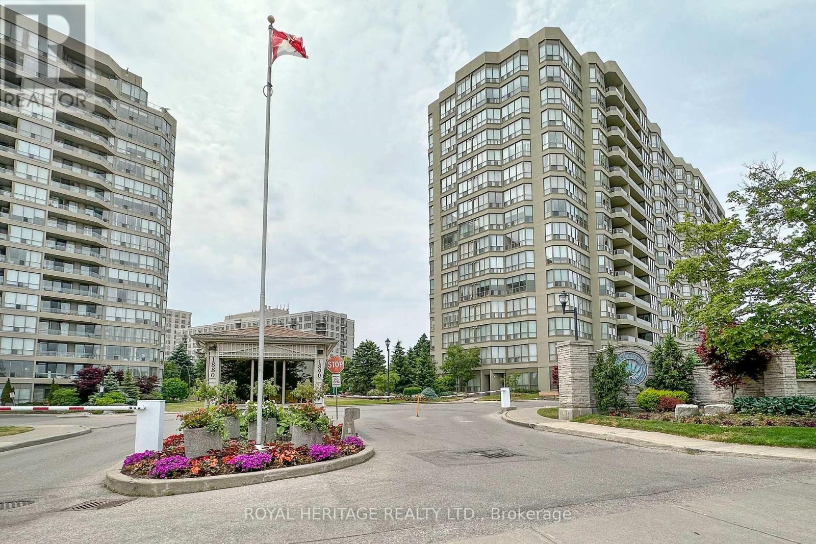 












1011 - 1890 VALLEY FARM ROAD

,
Pickering (Town Centre),




Ontario
L1V6B4

