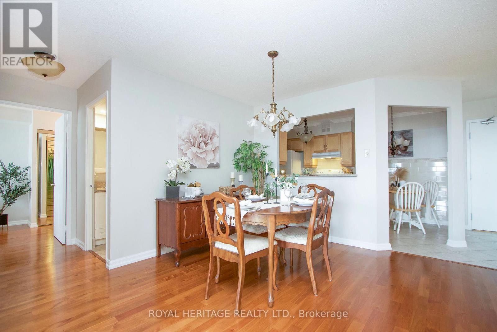 












1011 - 1890 VALLEY FARM ROAD

,
Pickering (Town Centre),




Ontario
L1V6B4

