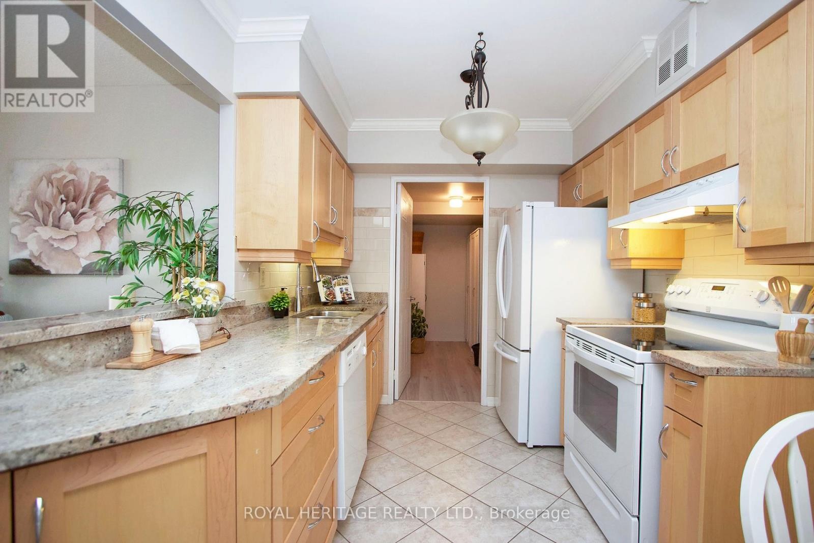 












1011 - 1890 VALLEY FARM ROAD

,
Pickering (Town Centre),




Ontario
L1V6B4

