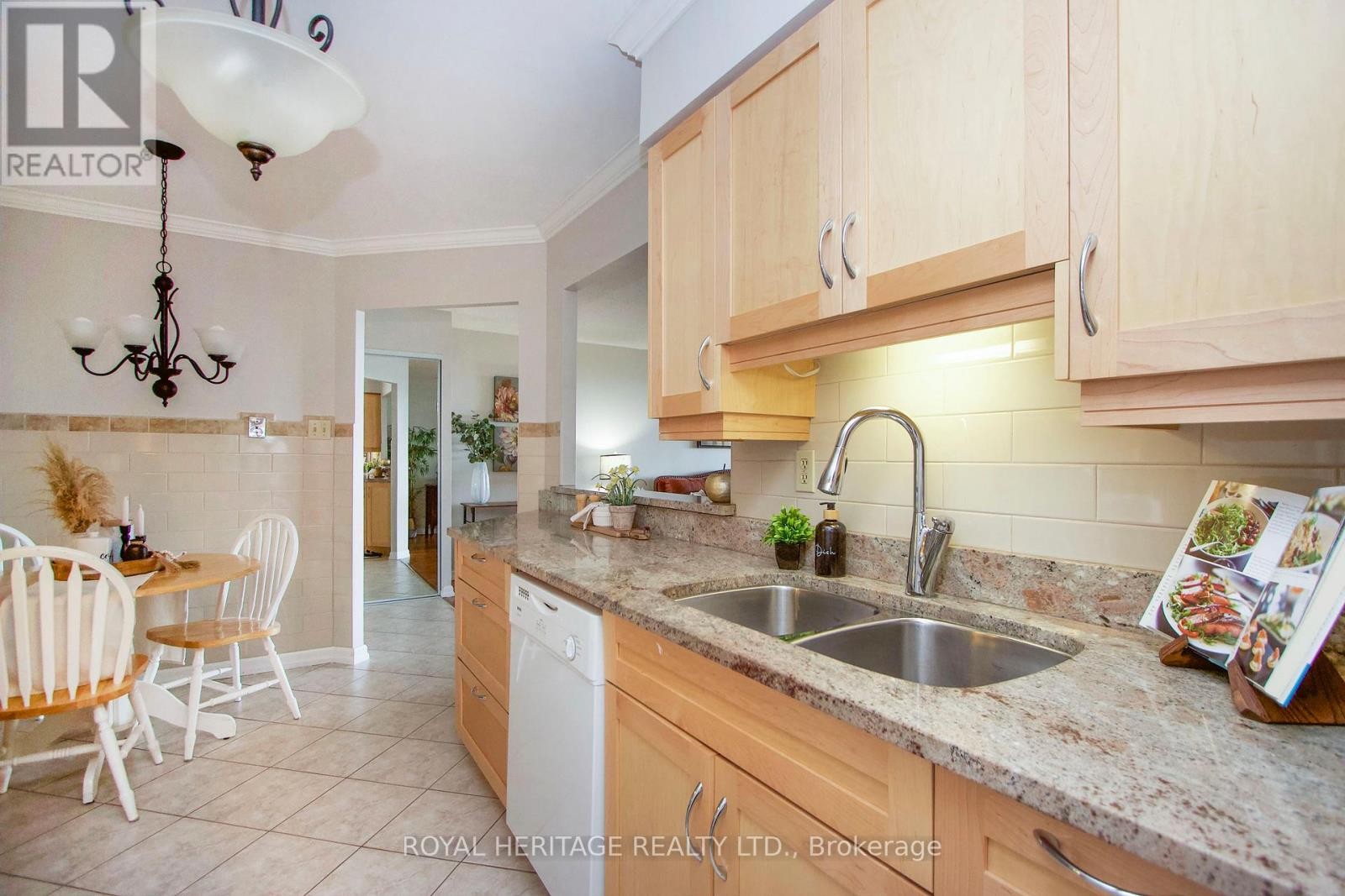












1011 - 1890 VALLEY FARM ROAD

,
Pickering (Town Centre),




Ontario
L1V6B4

