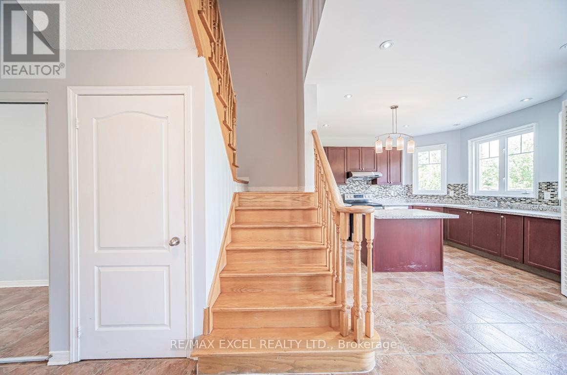 












3 HEADON AVENUE

,
Ajax (Central East),




Ontario
L1Z1R4

