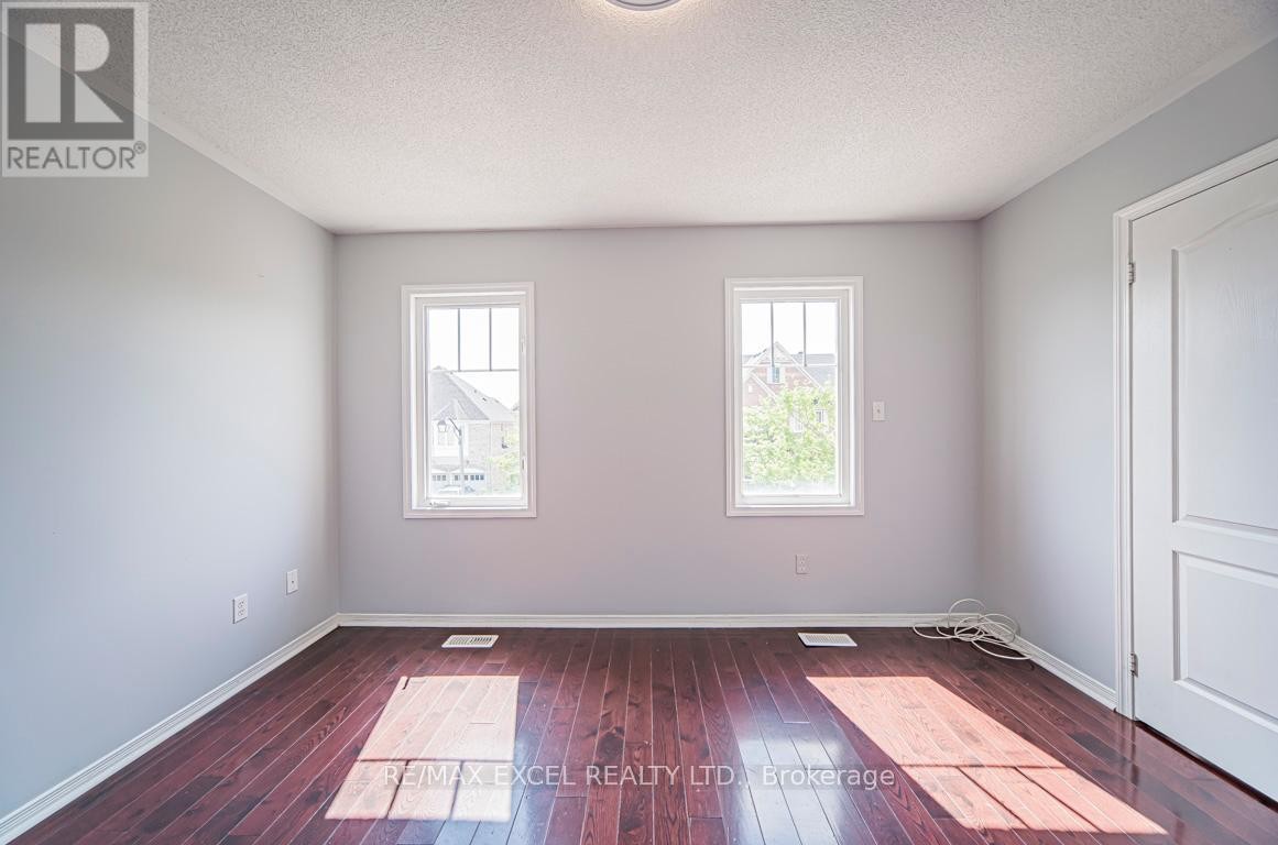 












3 HEADON AVENUE

,
Ajax (Central East),




Ontario
L1Z1R4

