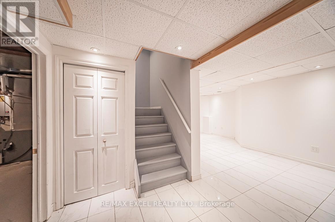 












3 HEADON AVENUE

,
Ajax (Central East),




Ontario
L1Z1R4

