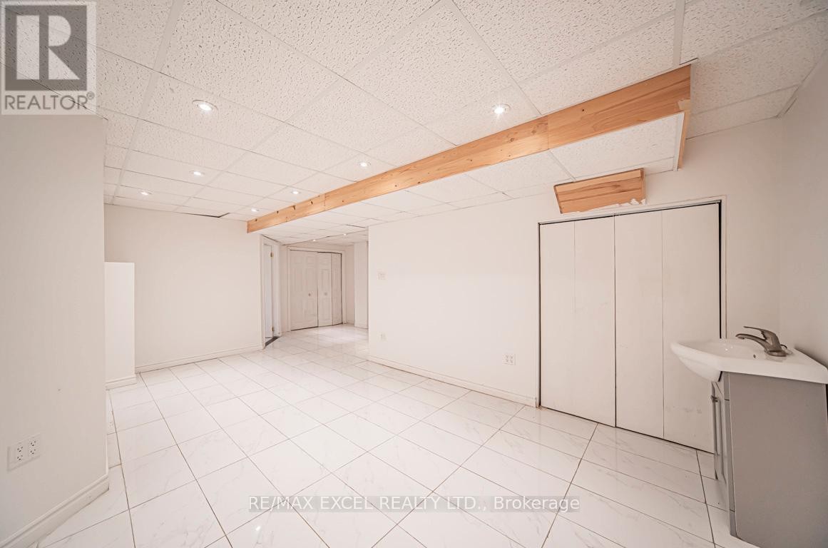 












3 HEADON AVENUE

,
Ajax (Central East),




Ontario
L1Z1R4

