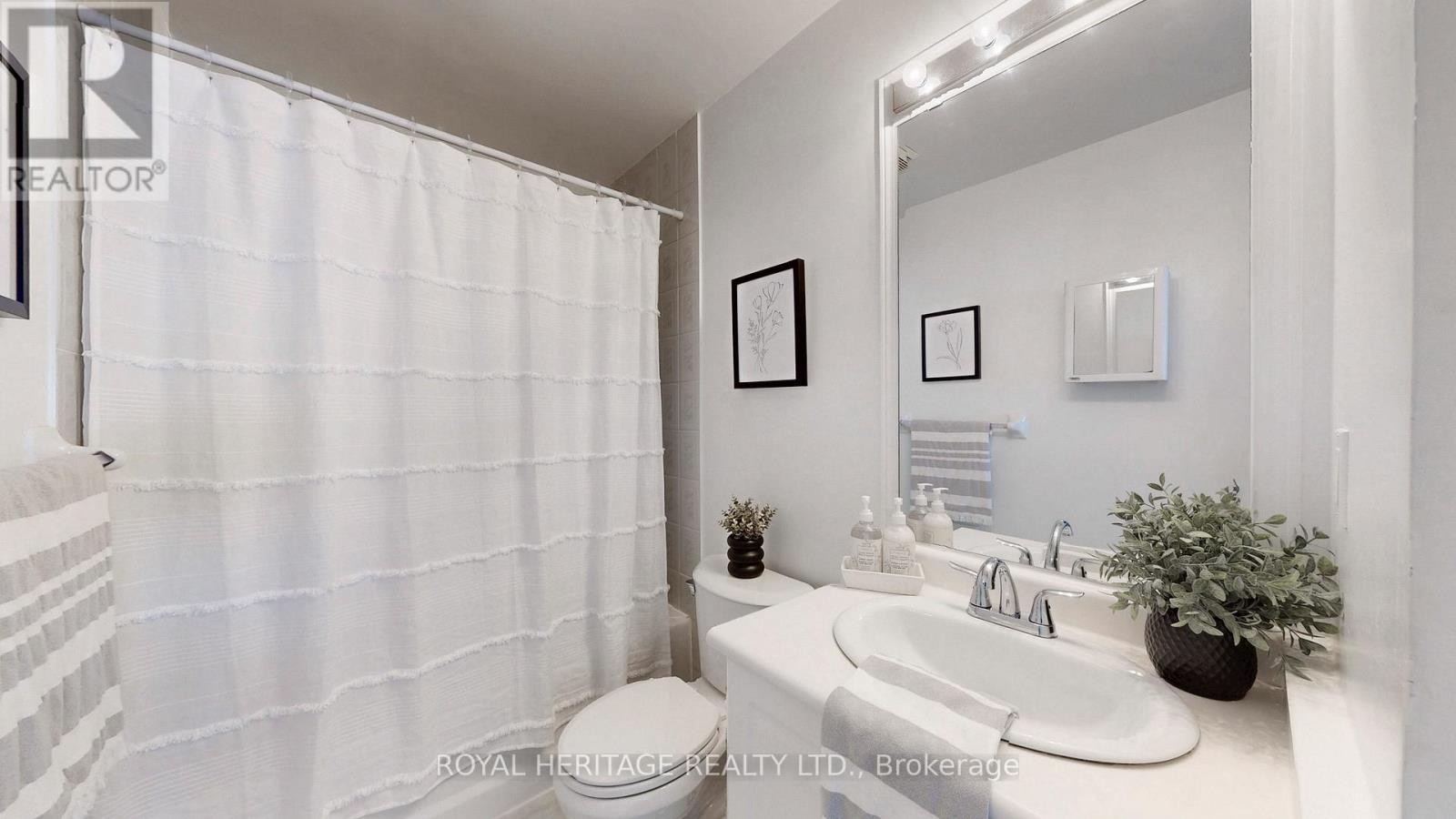 












7 SCHOONER LANE

,
Toronto (Rouge),




Ontario
M1C5J3

