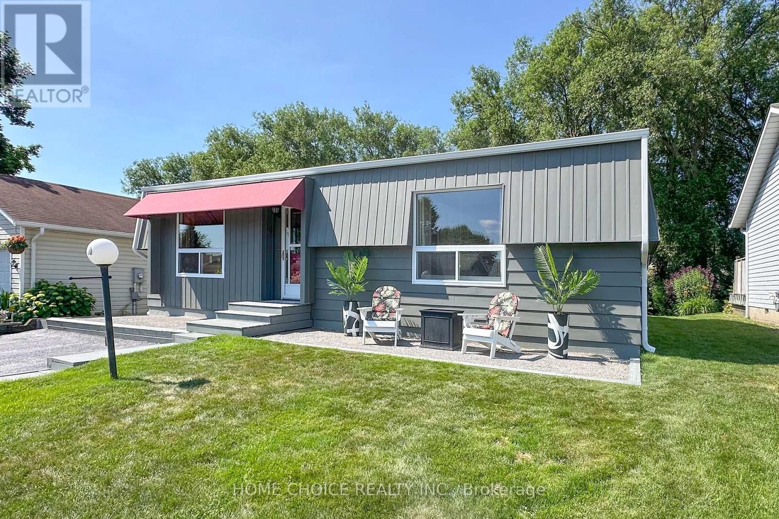 












10 EASTBANK ROAD

,
Clarington (Newcastle),




Ontario
L1B1A4

