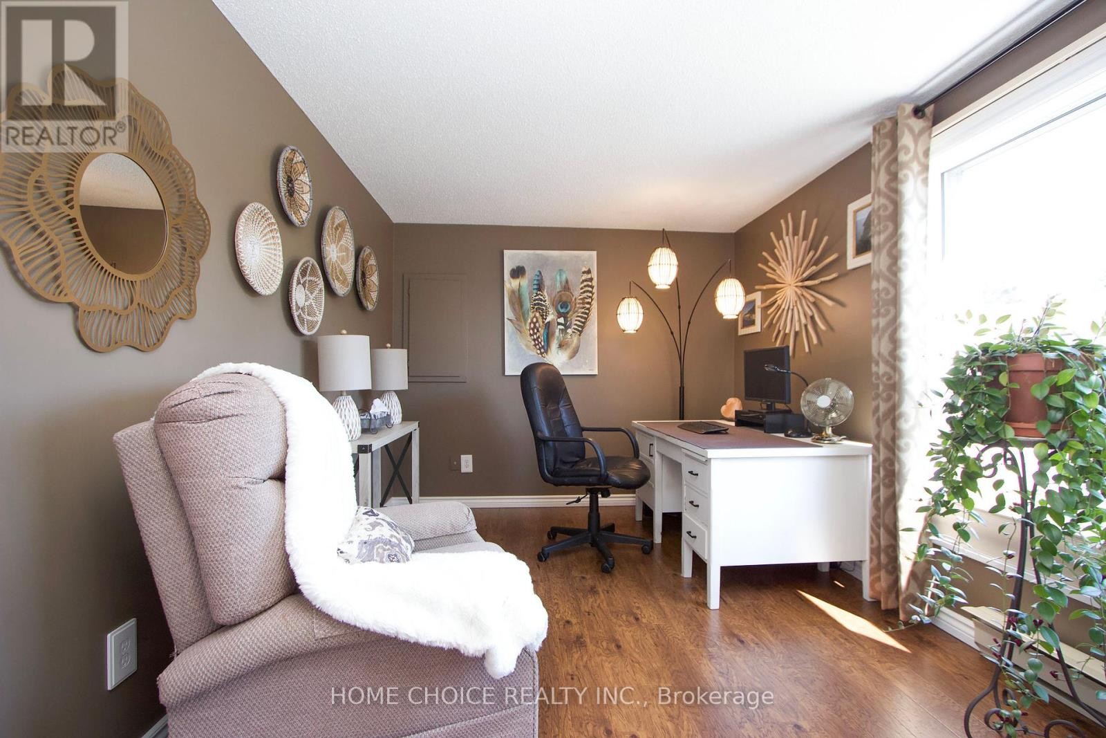 












10 EASTBANK ROAD

,
Clarington (Newcastle),




Ontario
L1B1A4

