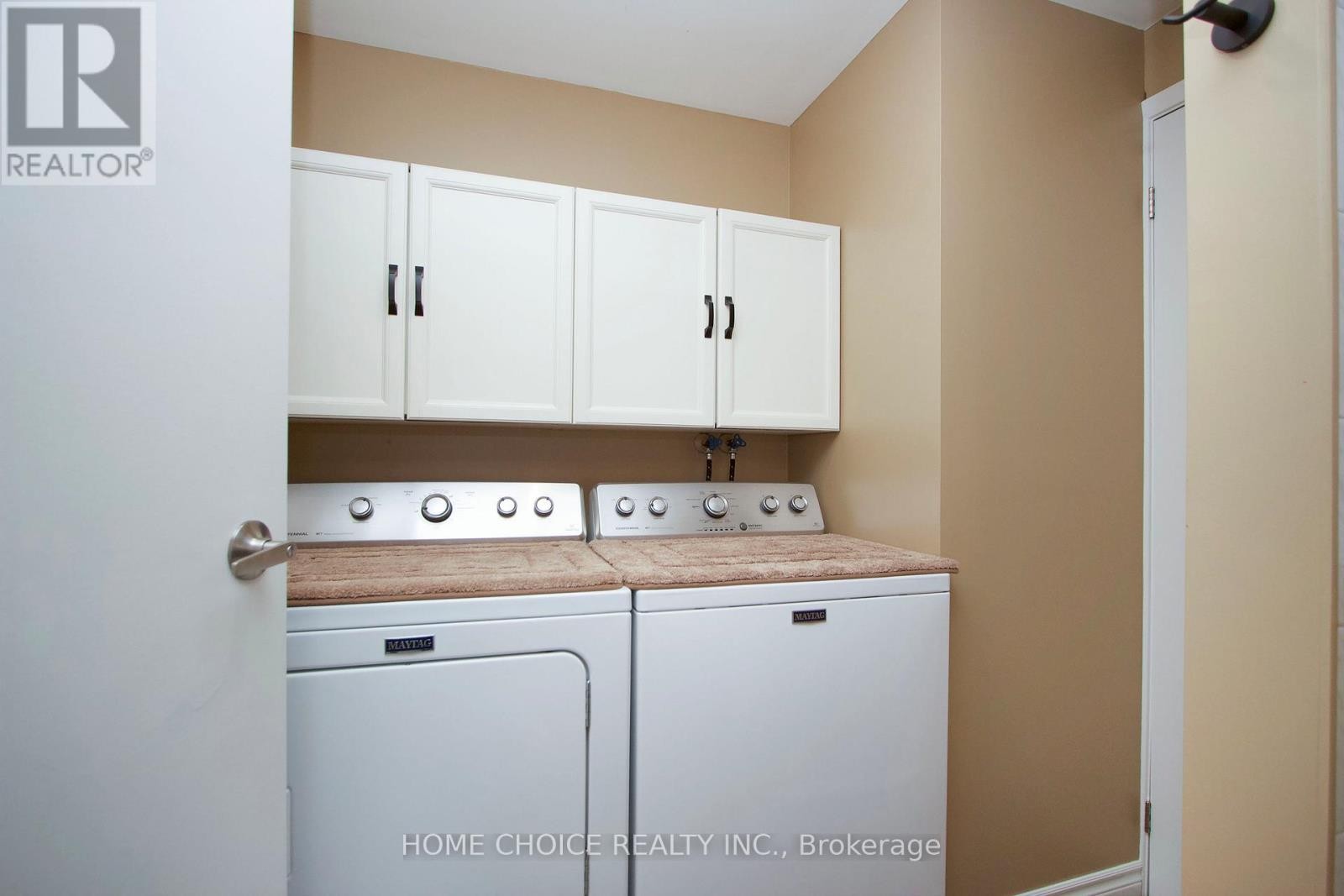 












10 EASTBANK ROAD

,
Clarington (Newcastle),




Ontario
L1B1A4

