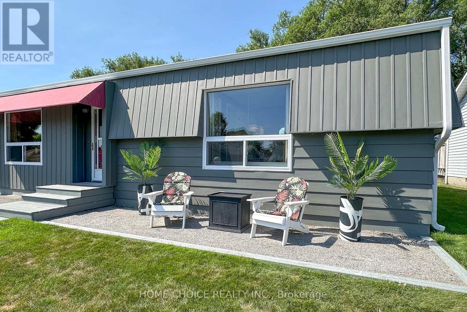 












10 EASTBANK ROAD

,
Clarington (Newcastle),




Ontario
L1B1A4

