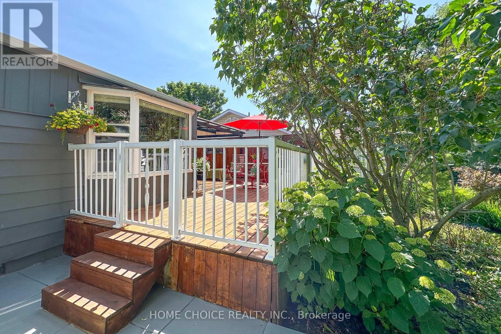 












10 EASTBANK ROAD

,
Clarington (Newcastle),




Ontario
L1B1A4

