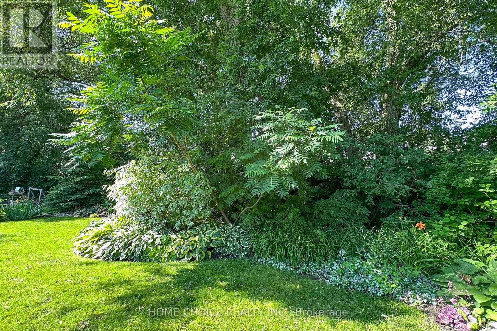 












10 EASTBANK ROAD

,
Clarington (Newcastle),




Ontario
L1B1A4

