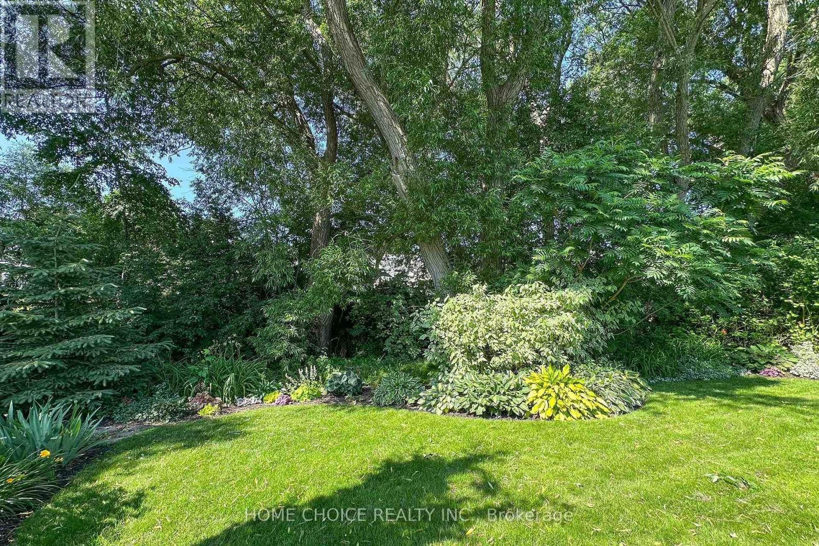 












10 EASTBANK ROAD

,
Clarington (Newcastle),




Ontario
L1B1A4

