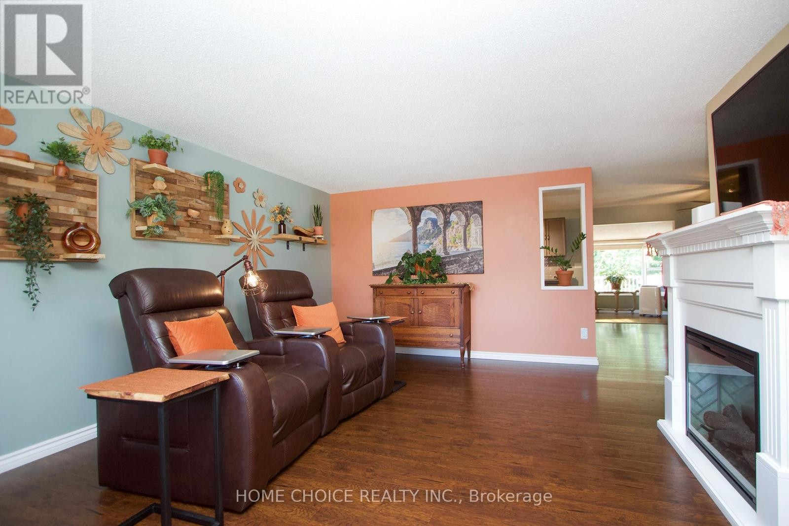 












10 EASTBANK ROAD

,
Clarington (Newcastle),




Ontario
L1B1A4

