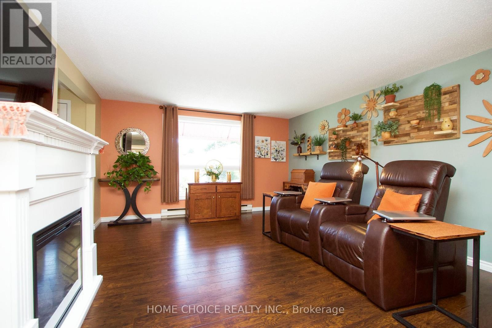 












10 EASTBANK ROAD

,
Clarington (Newcastle),




Ontario
L1B1A4

