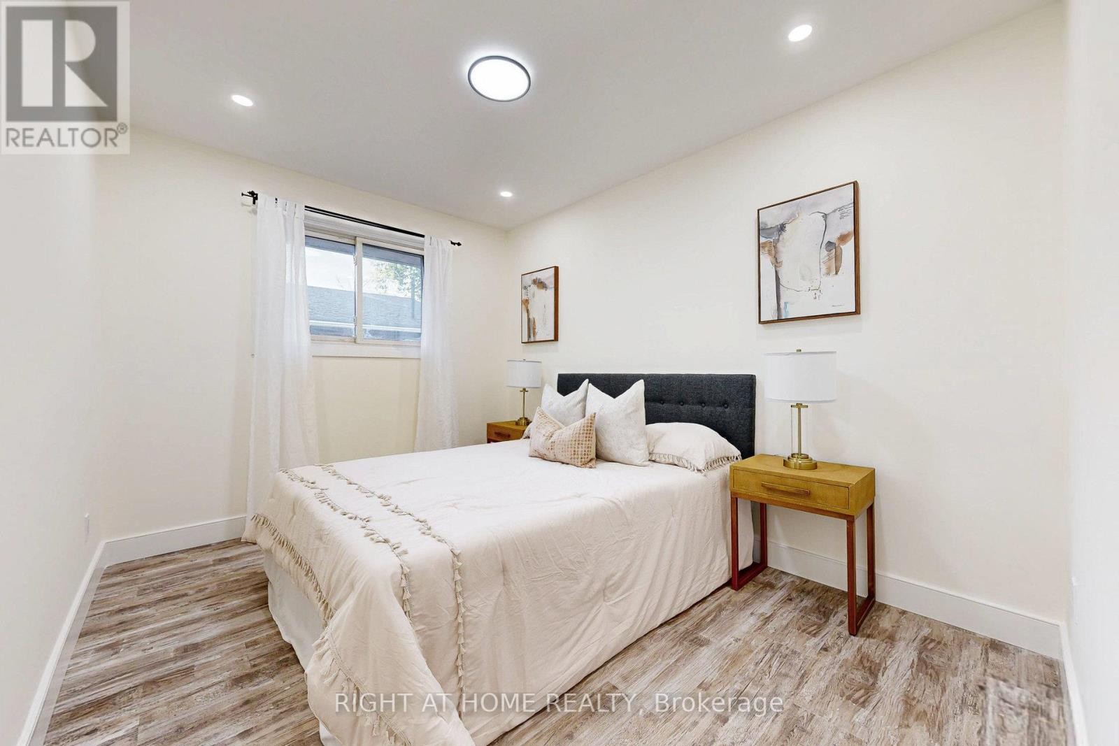 












512 OSHAWA BOULEVARD N

,
Oshawa (O'Neill),




Ontario
L1G5T7

