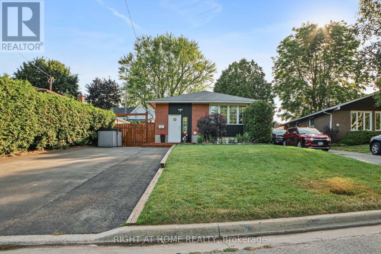 












512 OSHAWA BOULEVARD N

,
Oshawa (O'Neill),




Ontario
L1G5T7

