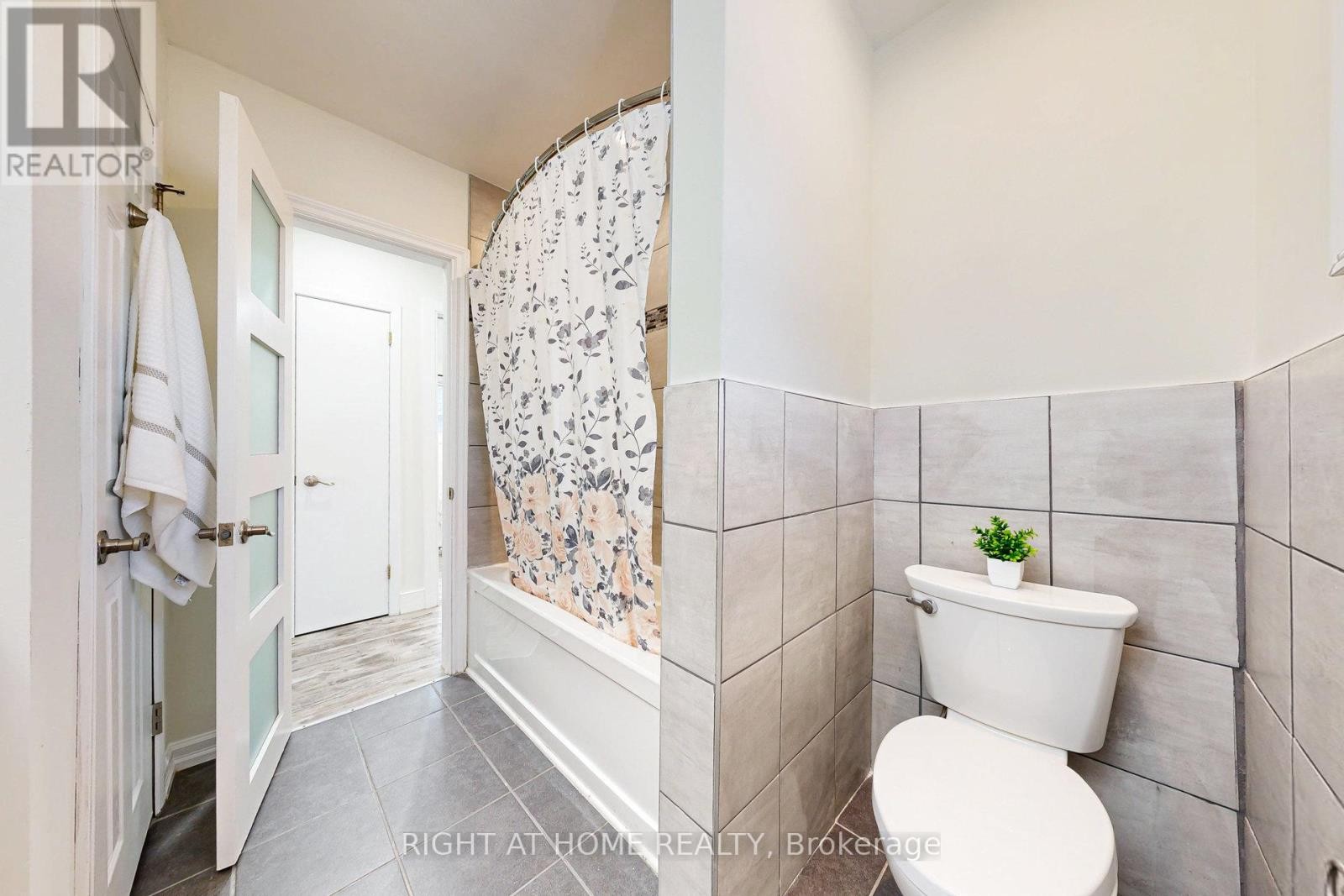 












512 OSHAWA BOULEVARD N

,
Oshawa (O'Neill),




Ontario
L1G5T7

