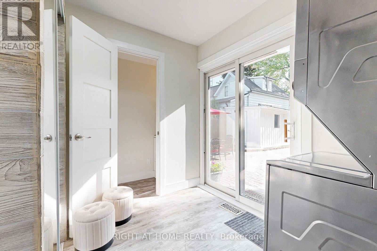 












512 OSHAWA BOULEVARD N

,
Oshawa (O'Neill),




Ontario
L1G5T7

