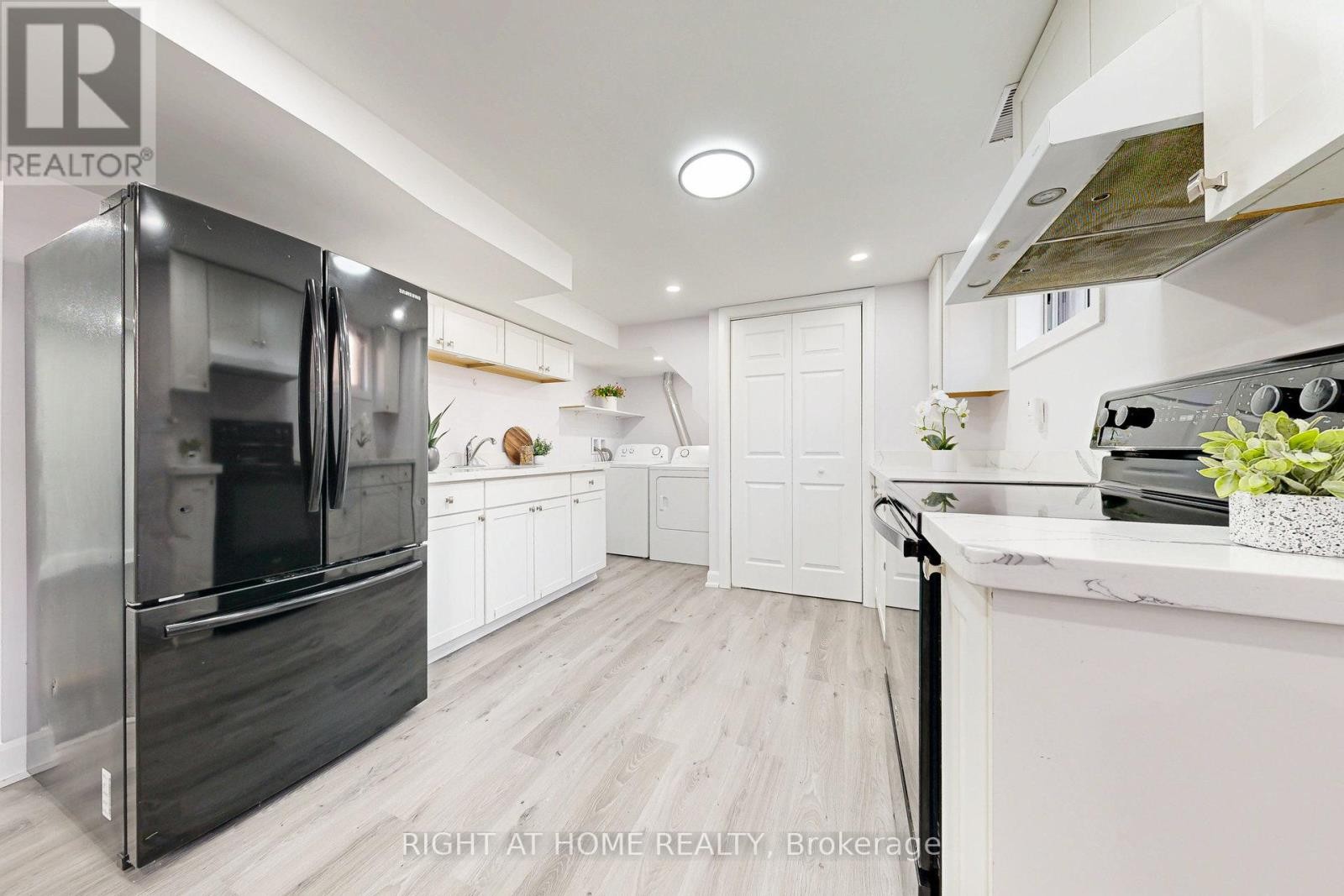 












512 OSHAWA BOULEVARD N

,
Oshawa (O'Neill),




Ontario
L1G5T7

