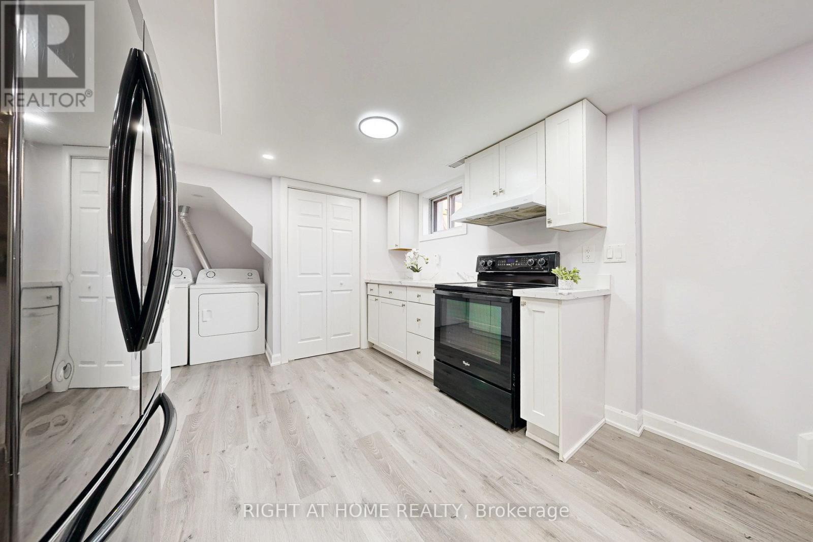 












512 OSHAWA BOULEVARD N

,
Oshawa (O'Neill),




Ontario
L1G5T7

