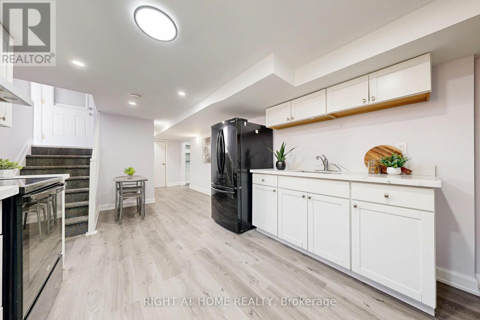 












512 OSHAWA BOULEVARD N

,
Oshawa (O'Neill),




Ontario
L1G5T7

