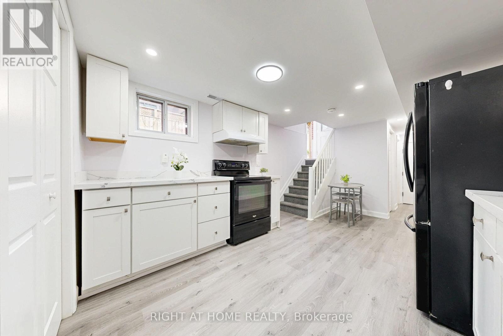












512 OSHAWA BOULEVARD N

,
Oshawa (O'Neill),




Ontario
L1G5T7

