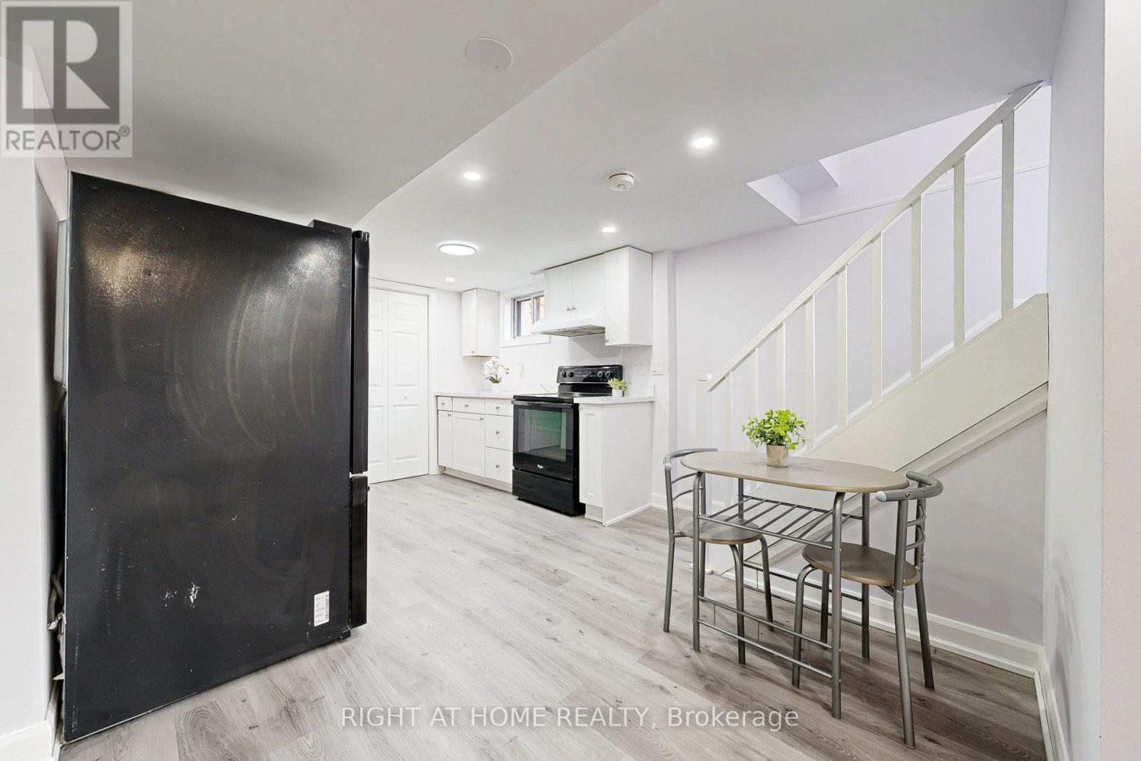 












512 OSHAWA BOULEVARD N

,
Oshawa (O'Neill),




Ontario
L1G5T7

