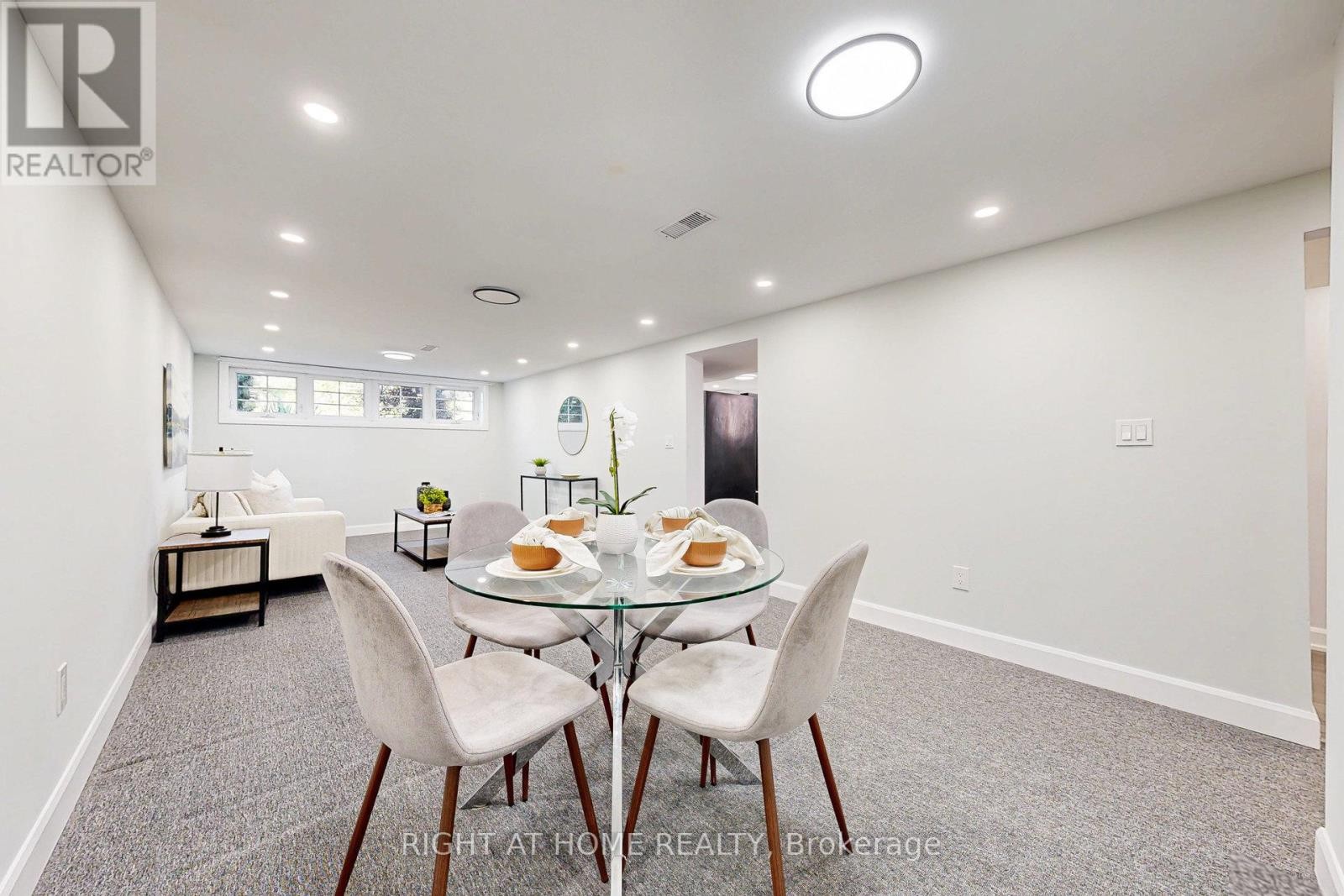 












512 OSHAWA BOULEVARD N

,
Oshawa (O'Neill),




Ontario
L1G5T7

