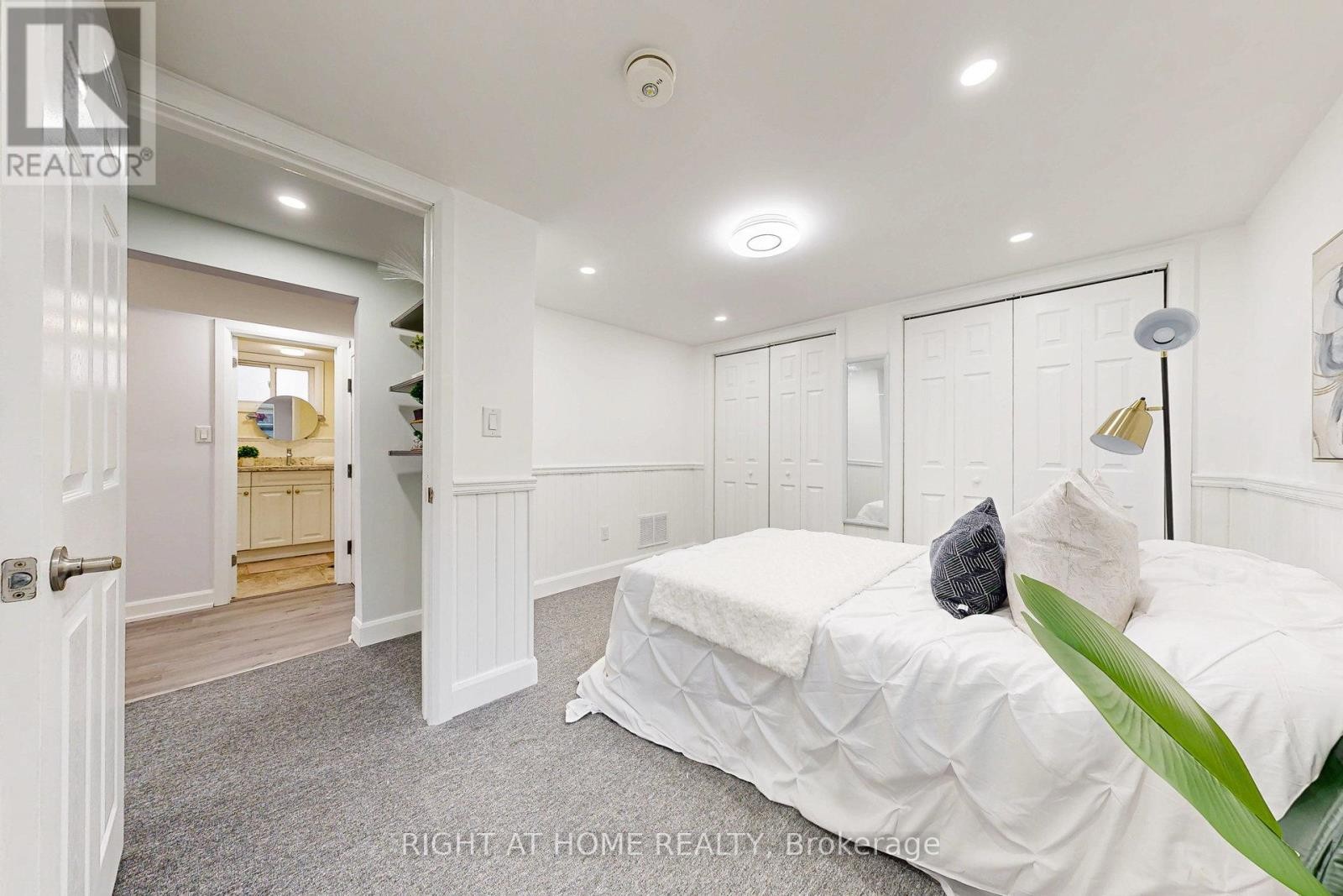 












512 OSHAWA BOULEVARD N

,
Oshawa (O'Neill),




Ontario
L1G5T7

