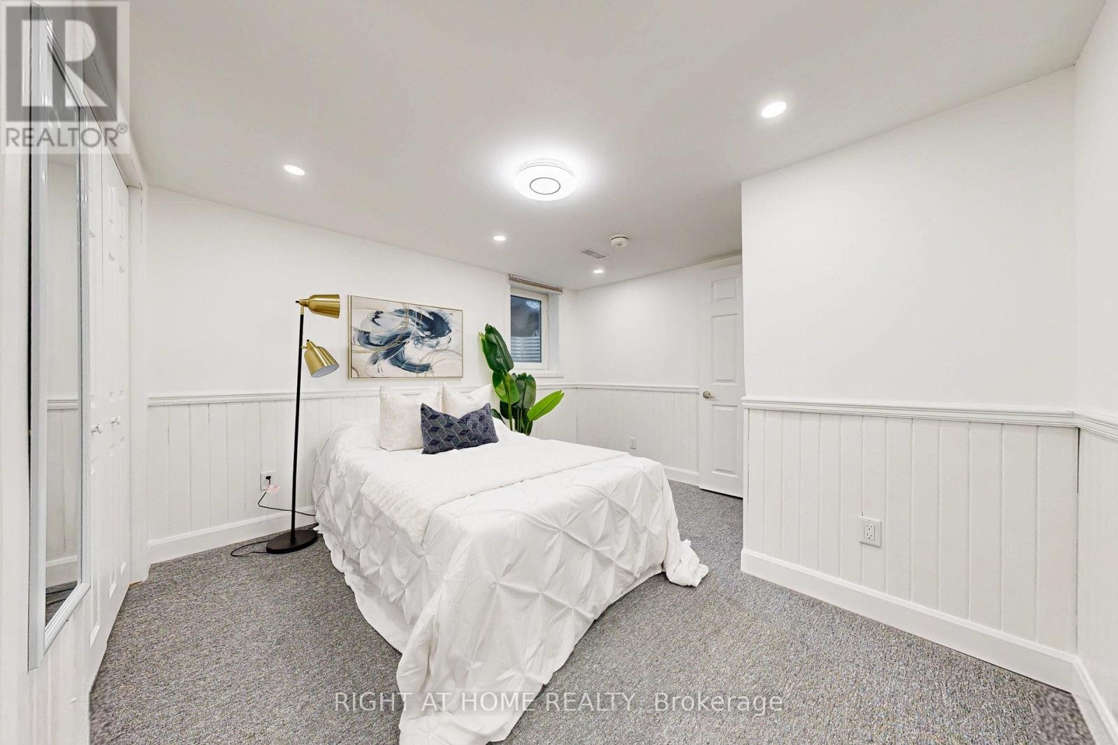 












512 OSHAWA BOULEVARD N

,
Oshawa (O'Neill),




Ontario
L1G5T7

