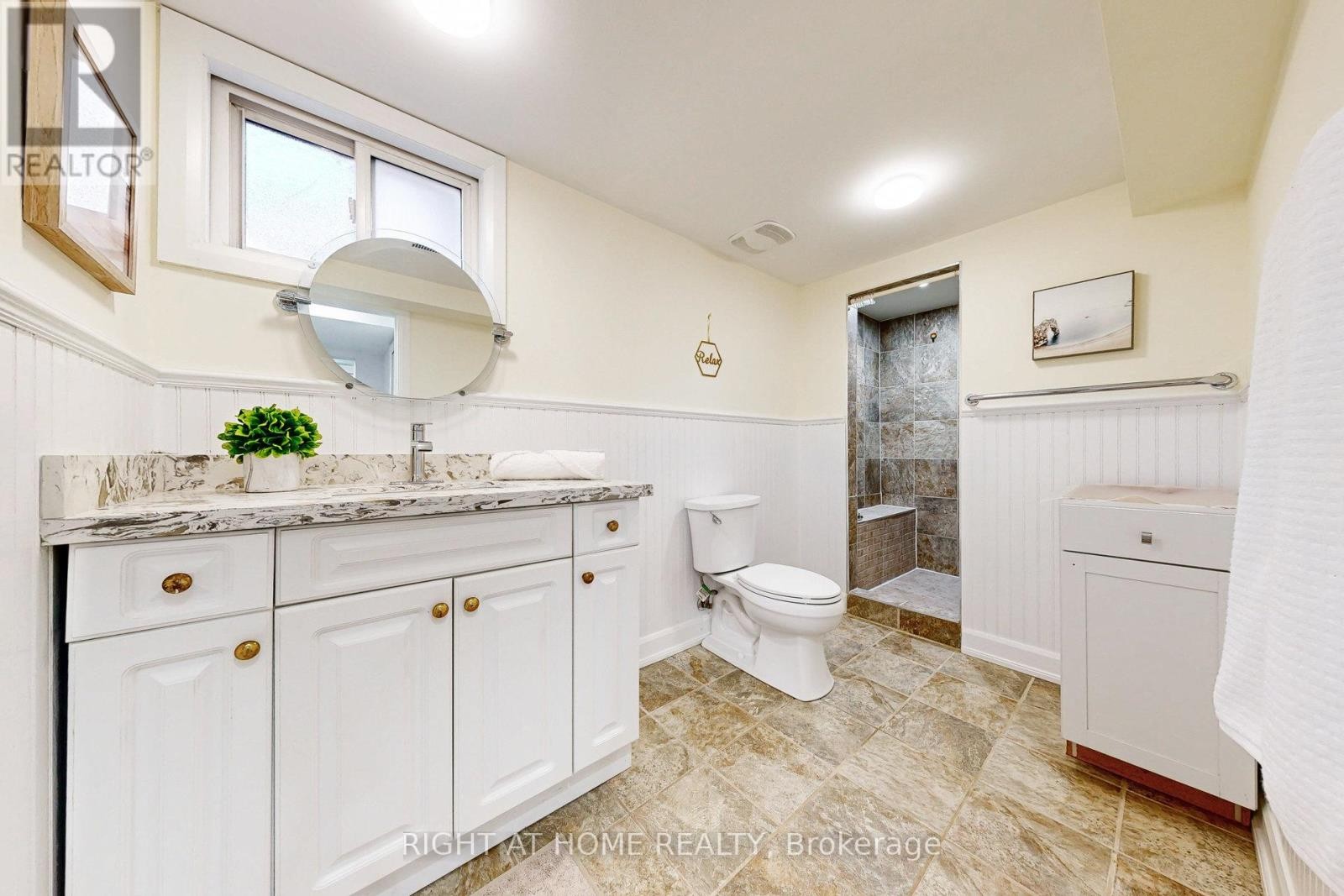 












512 OSHAWA BOULEVARD N

,
Oshawa (O'Neill),




Ontario
L1G5T7

