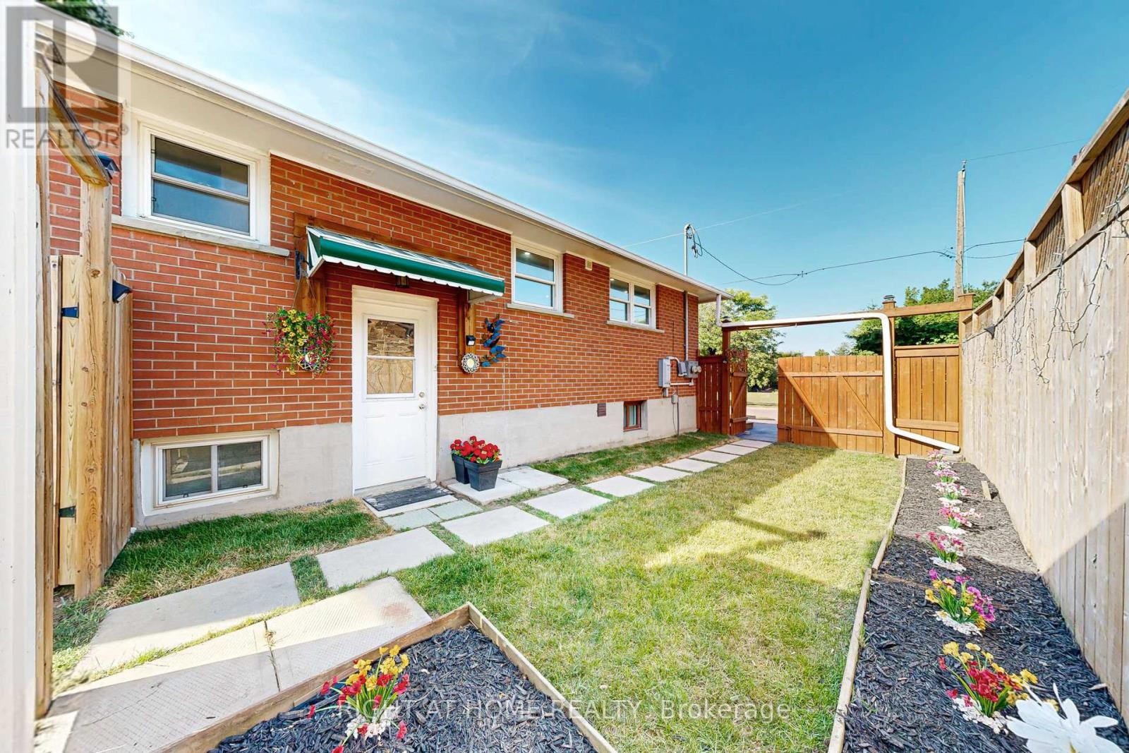 












512 OSHAWA BOULEVARD N

,
Oshawa (O'Neill),




Ontario
L1G5T7

