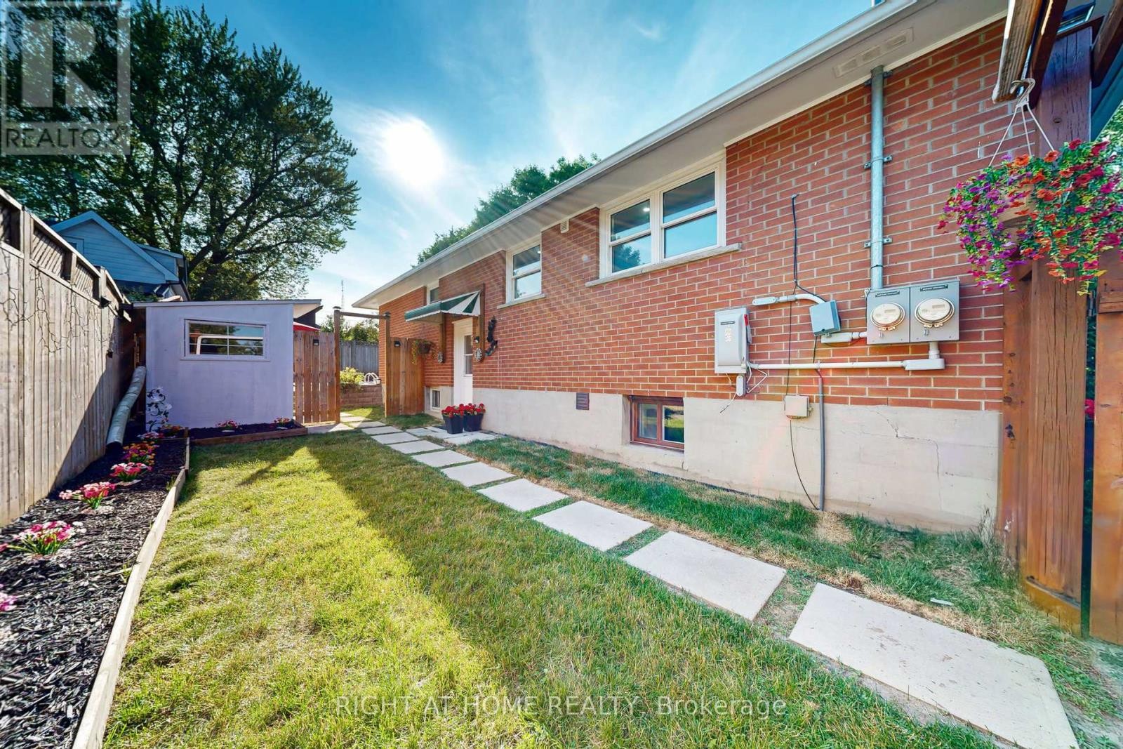 












512 OSHAWA BOULEVARD N

,
Oshawa (O'Neill),




Ontario
L1G5T7

