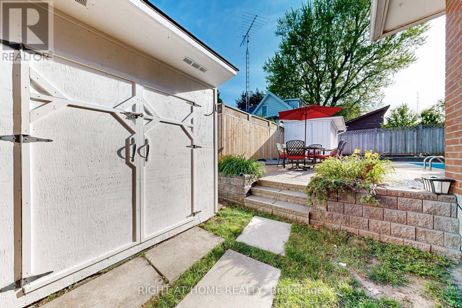 












512 OSHAWA BOULEVARD N

,
Oshawa (O'Neill),




Ontario
L1G5T7

