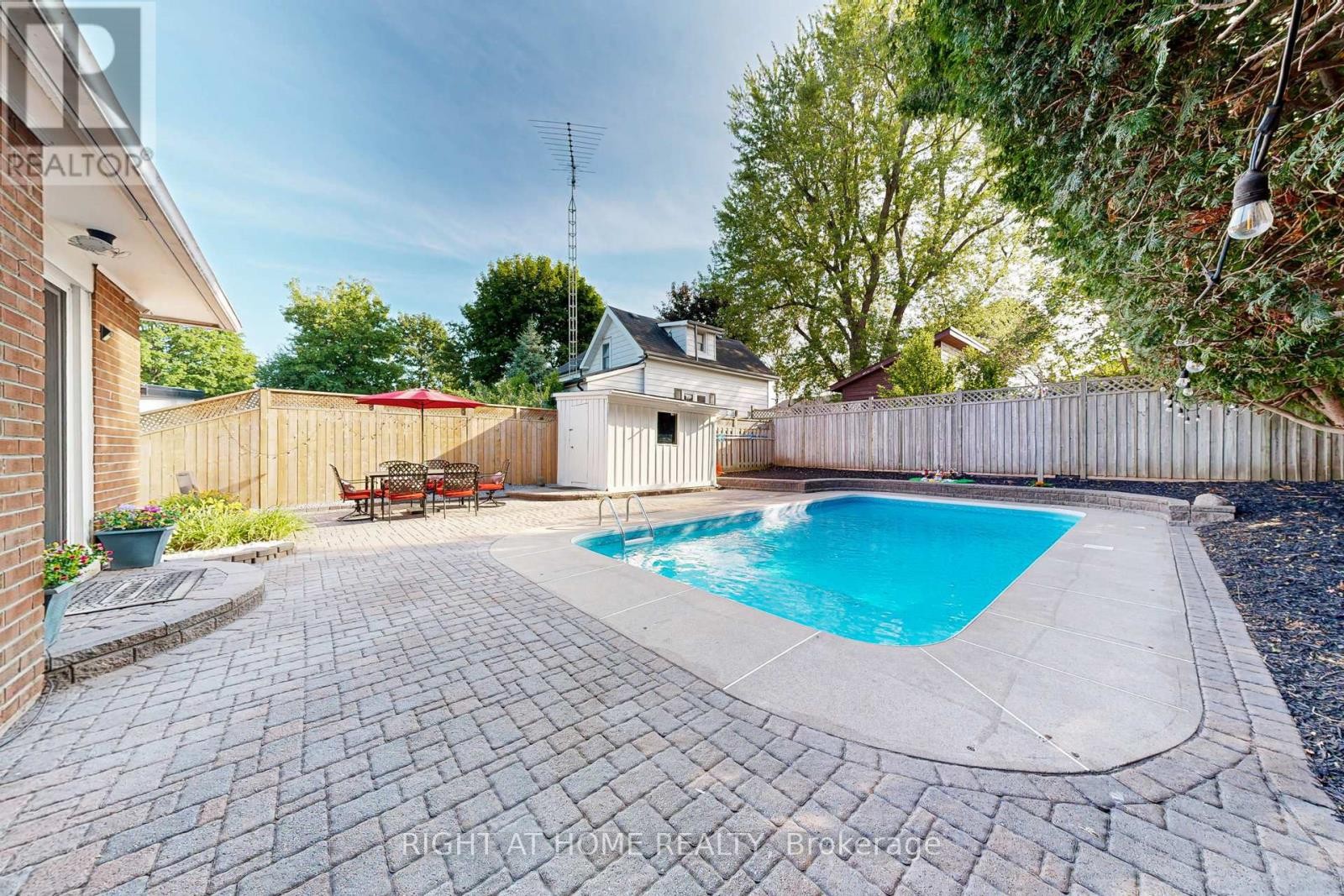 












512 OSHAWA BOULEVARD N

,
Oshawa (O'Neill),




Ontario
L1G5T7

