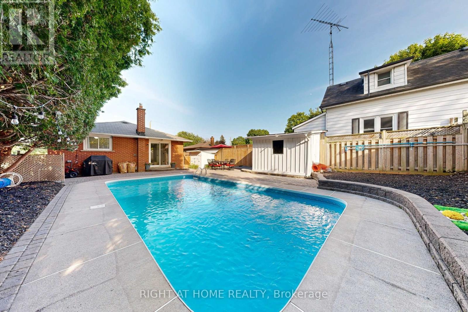 












512 OSHAWA BOULEVARD N

,
Oshawa (O'Neill),




Ontario
L1G5T7

