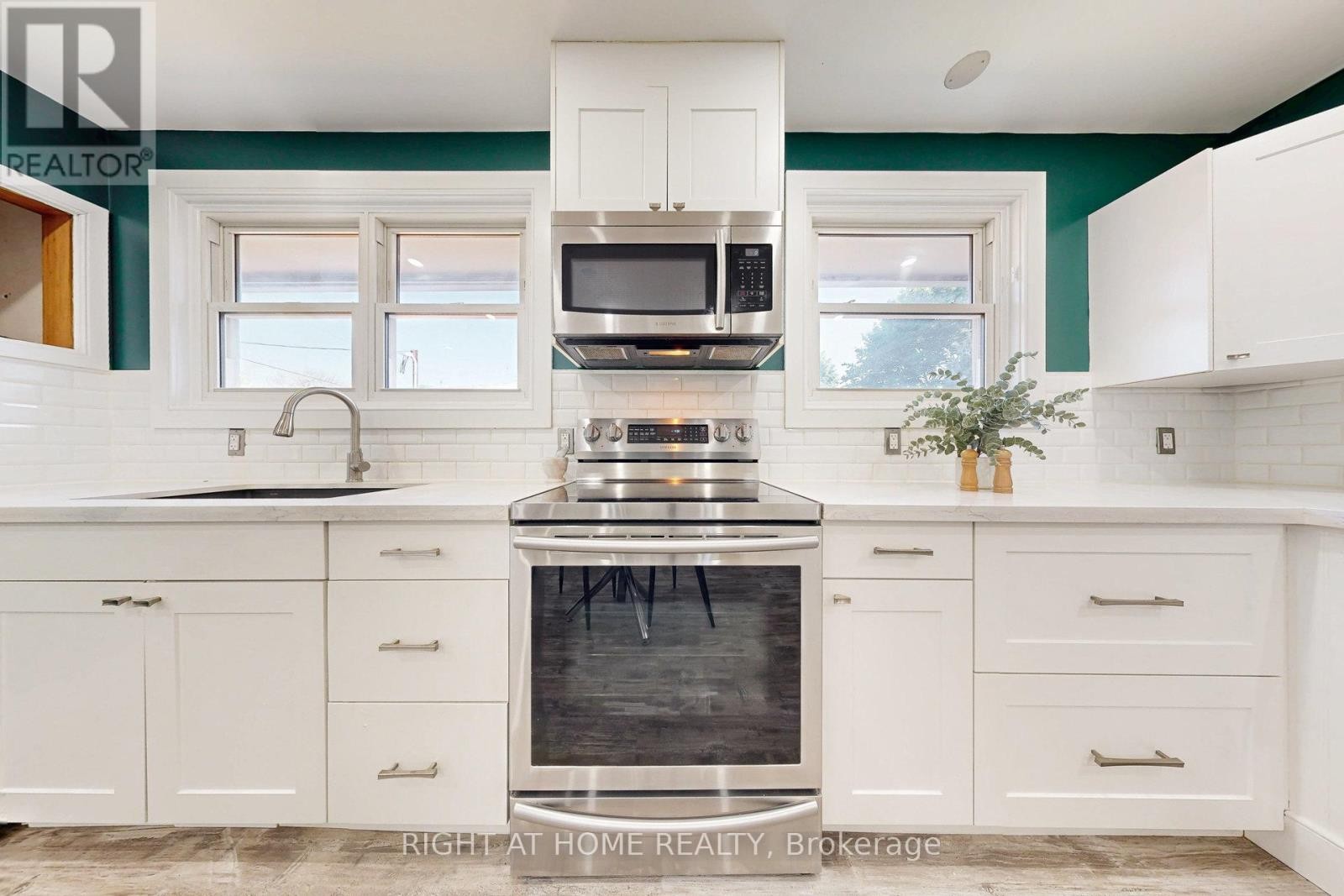 












512 OSHAWA BOULEVARD N

,
Oshawa (O'Neill),




Ontario
L1G5T7

