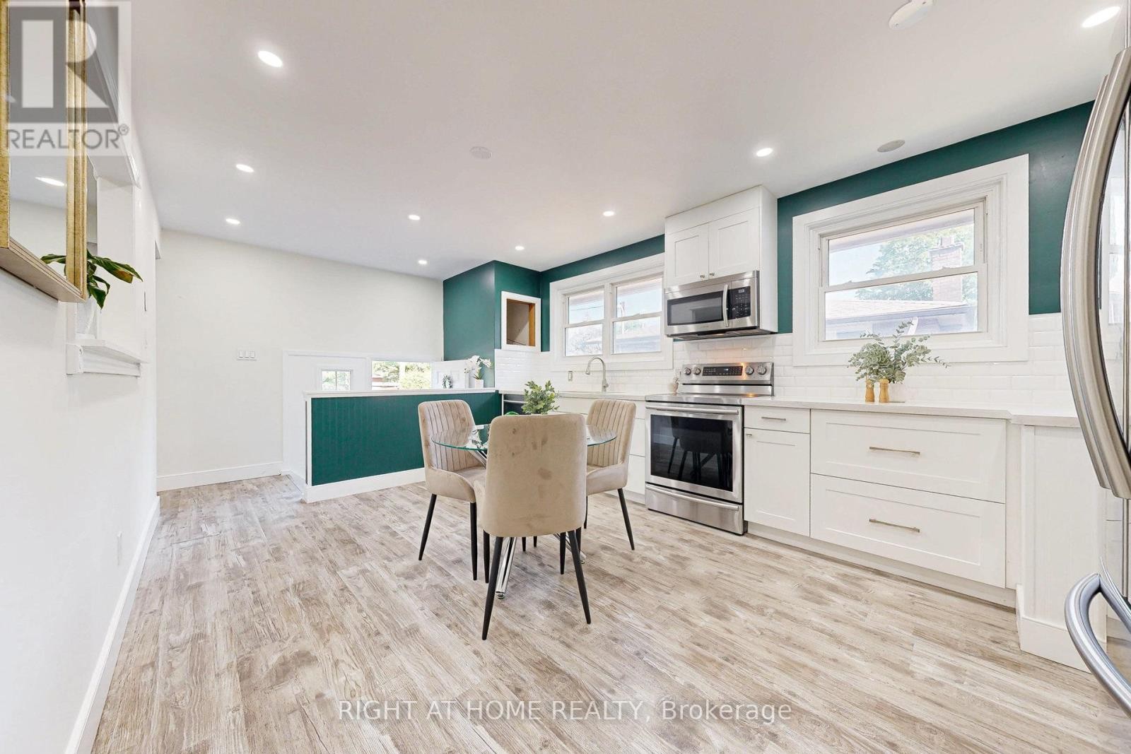 












512 OSHAWA BOULEVARD N

,
Oshawa (O'Neill),




Ontario
L1G5T7

