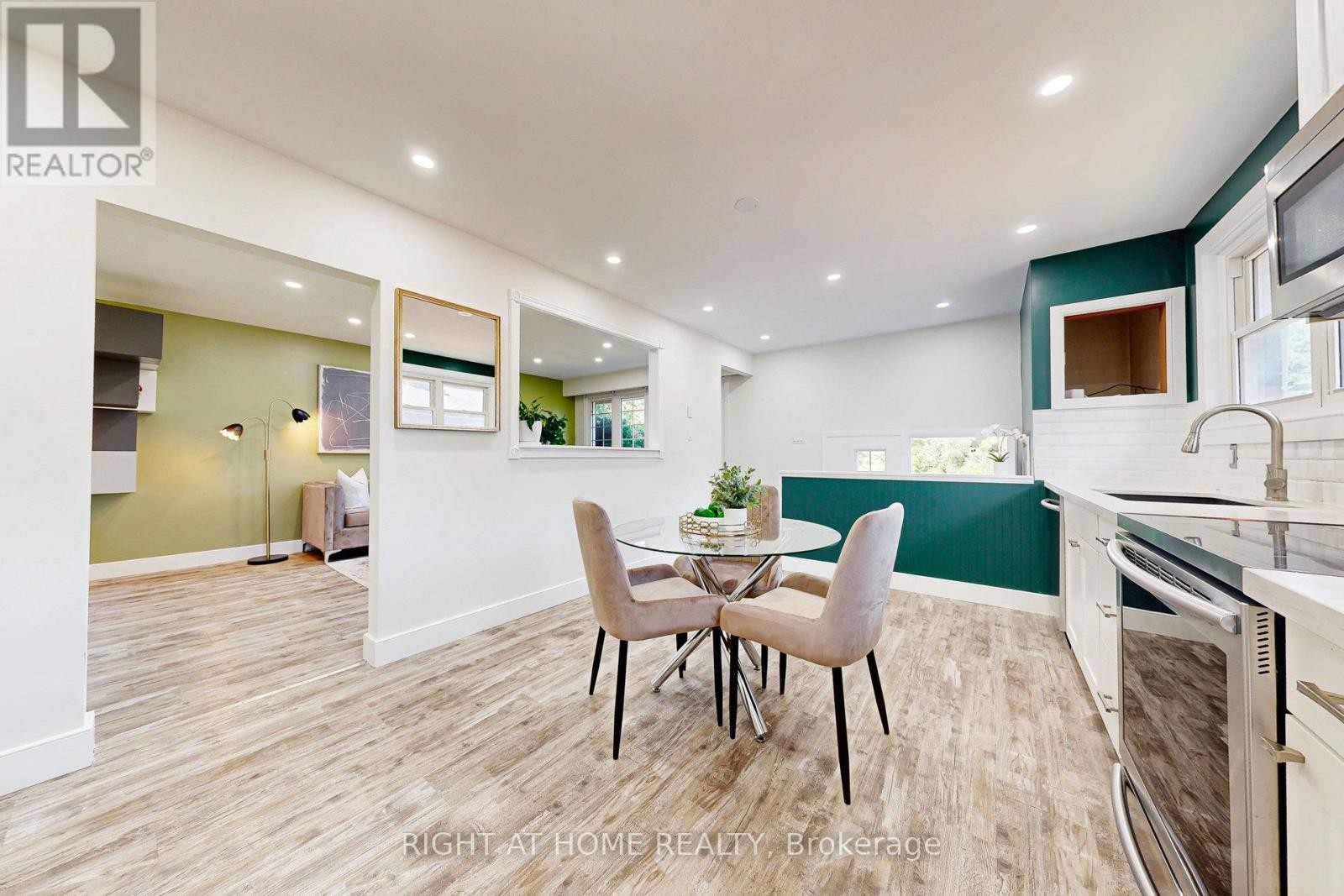 












512 OSHAWA BOULEVARD N

,
Oshawa (O'Neill),




Ontario
L1G5T7

