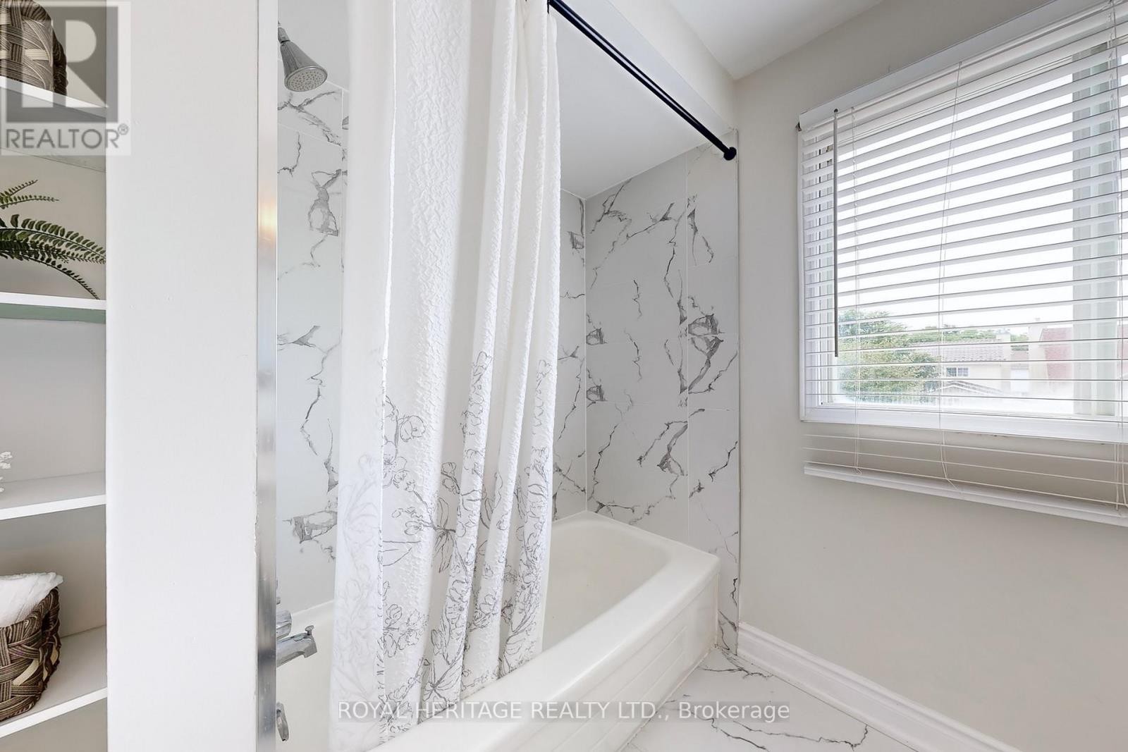 












20 REED DRIVE

,
Ajax (Central),




Ontario
L1S5S3

