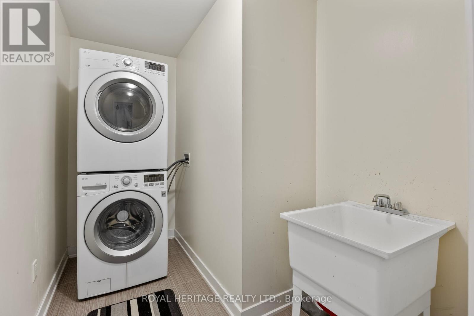 












69 BARRISTER AVENUE

,
Whitby (Pringle Creek),




Ontario
L1R0N3

