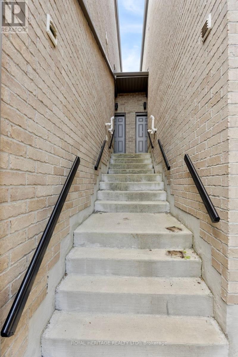 












69 BARRISTER AVENUE

,
Whitby (Pringle Creek),




Ontario
L1R0N3

