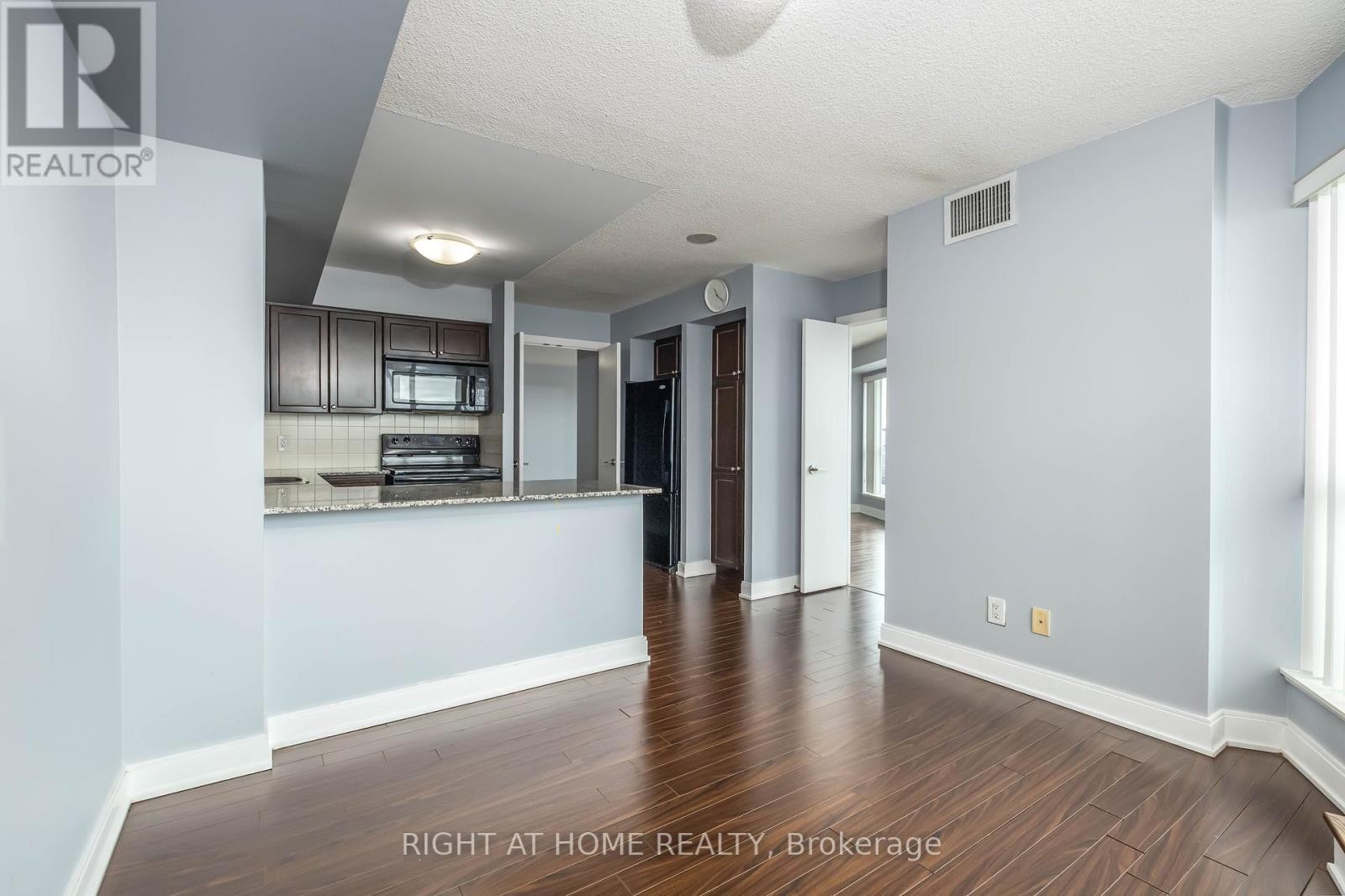 












3703 - 125 VILLAGE GREEN SQUARE

,
Toronto (Agincourt South-Malvern West),




Ontario
M1S0G3


