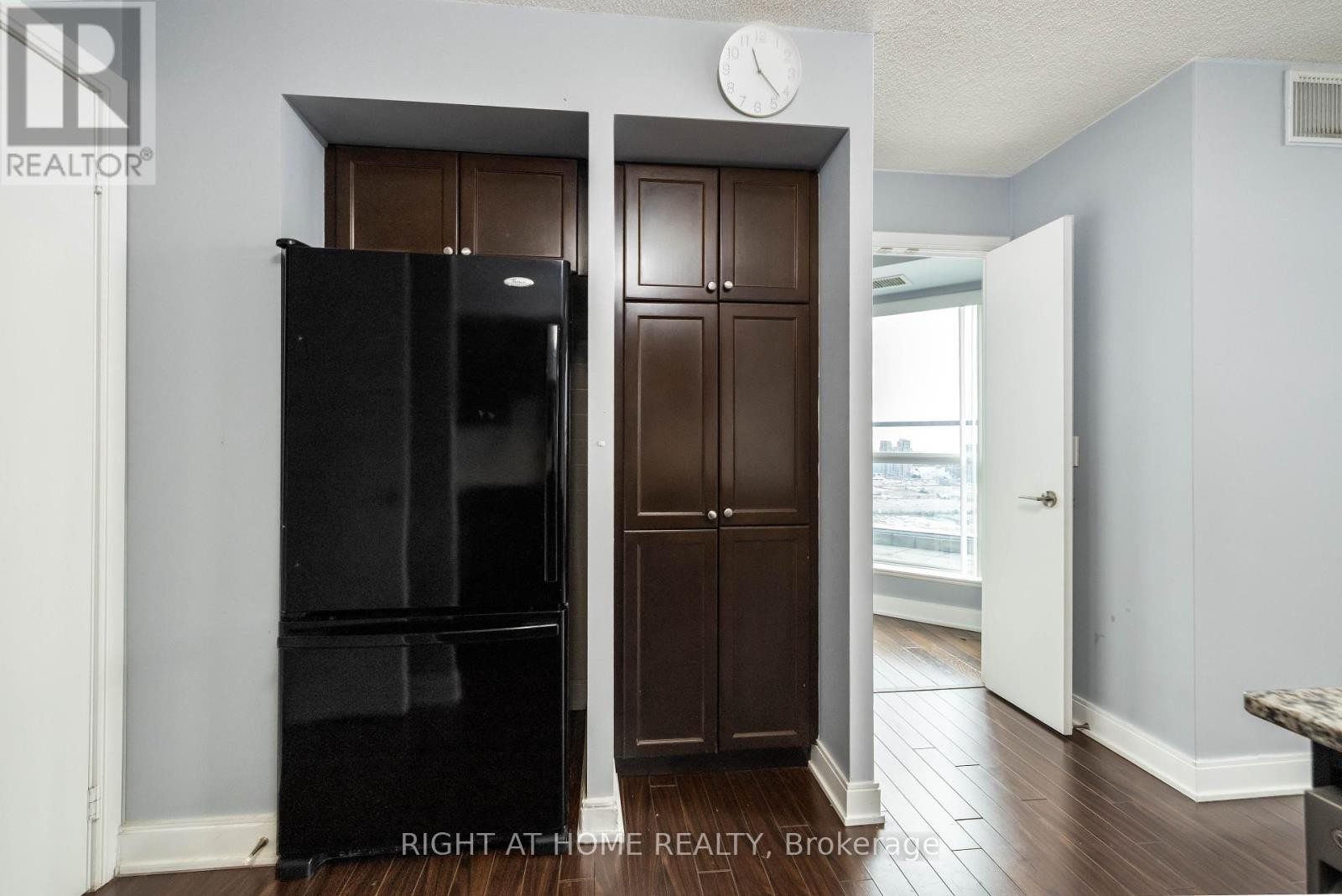 












3703 - 125 VILLAGE GREEN SQUARE

,
Toronto (Agincourt South-Malvern West),




Ontario
M1S0G3

