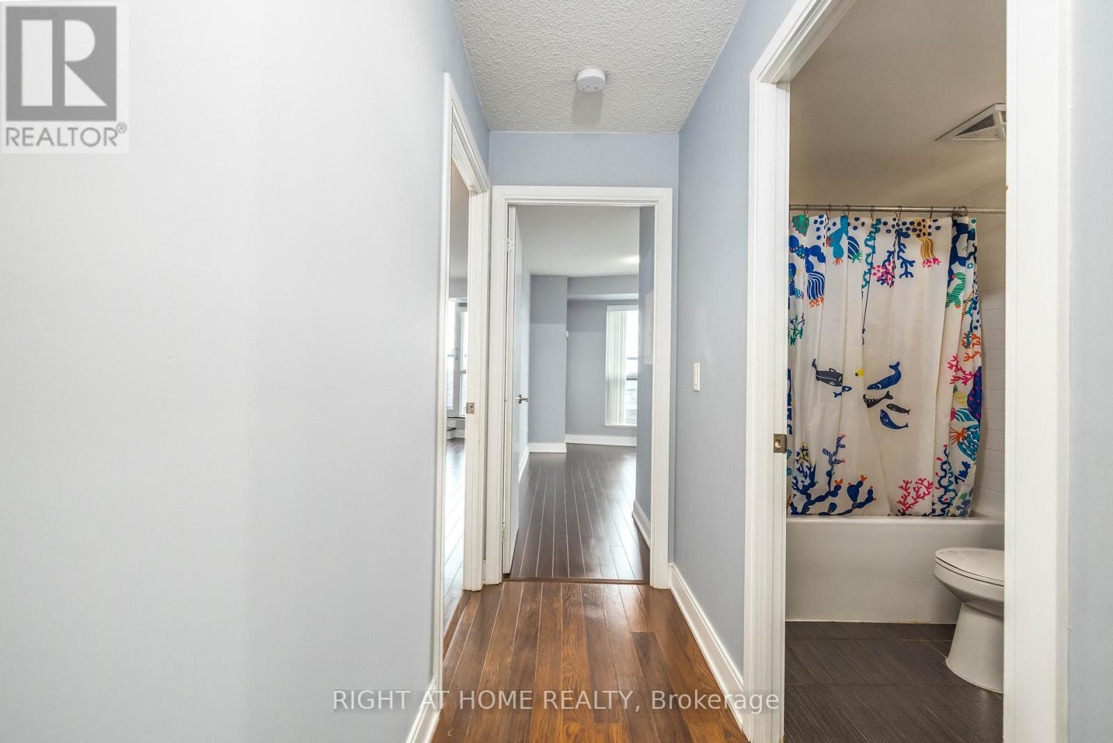 












3703 - 125 VILLAGE GREEN SQUARE

,
Toronto (Agincourt South-Malvern West),




Ontario
M1S0G3

