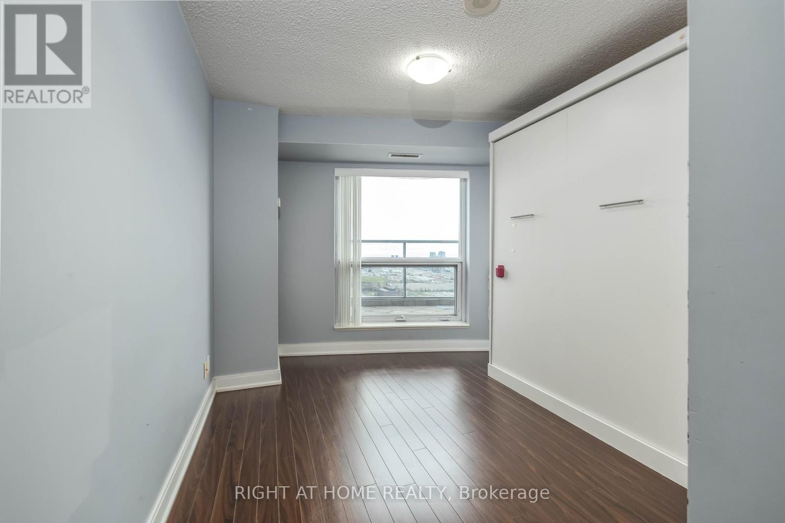 












3703 - 125 VILLAGE GREEN SQUARE

,
Toronto (Agincourt South-Malvern West),




Ontario
M1S0G3

