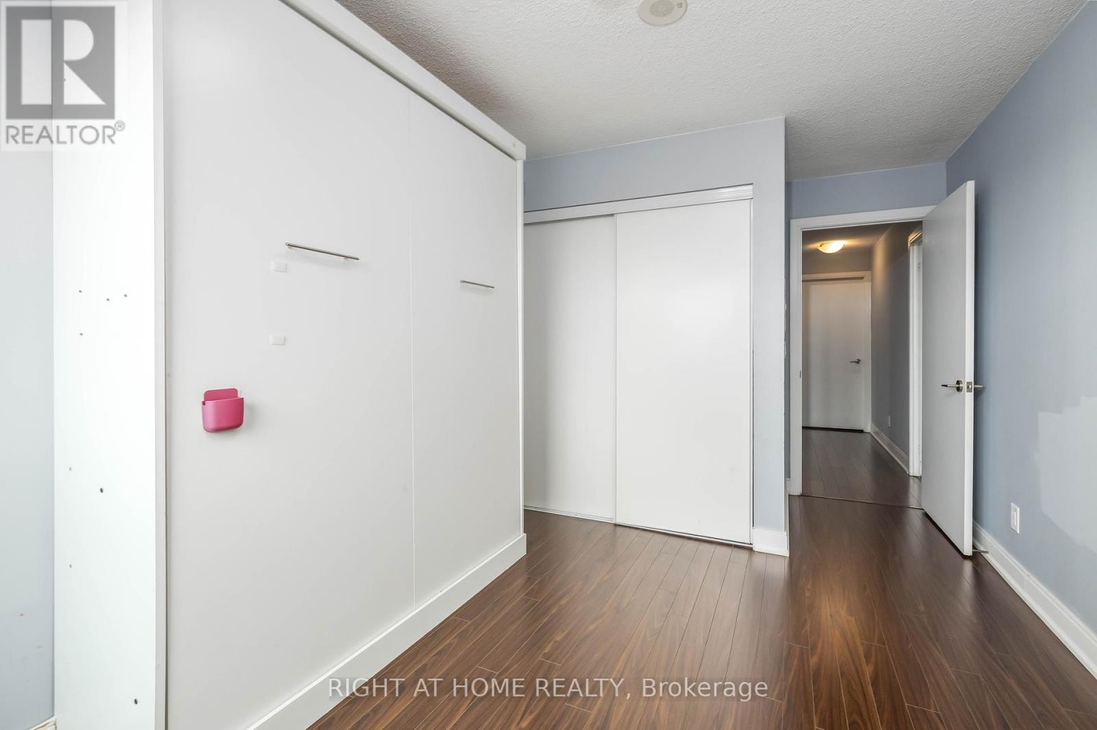 












3703 - 125 VILLAGE GREEN SQUARE

,
Toronto (Agincourt South-Malvern West),




Ontario
M1S0G3

