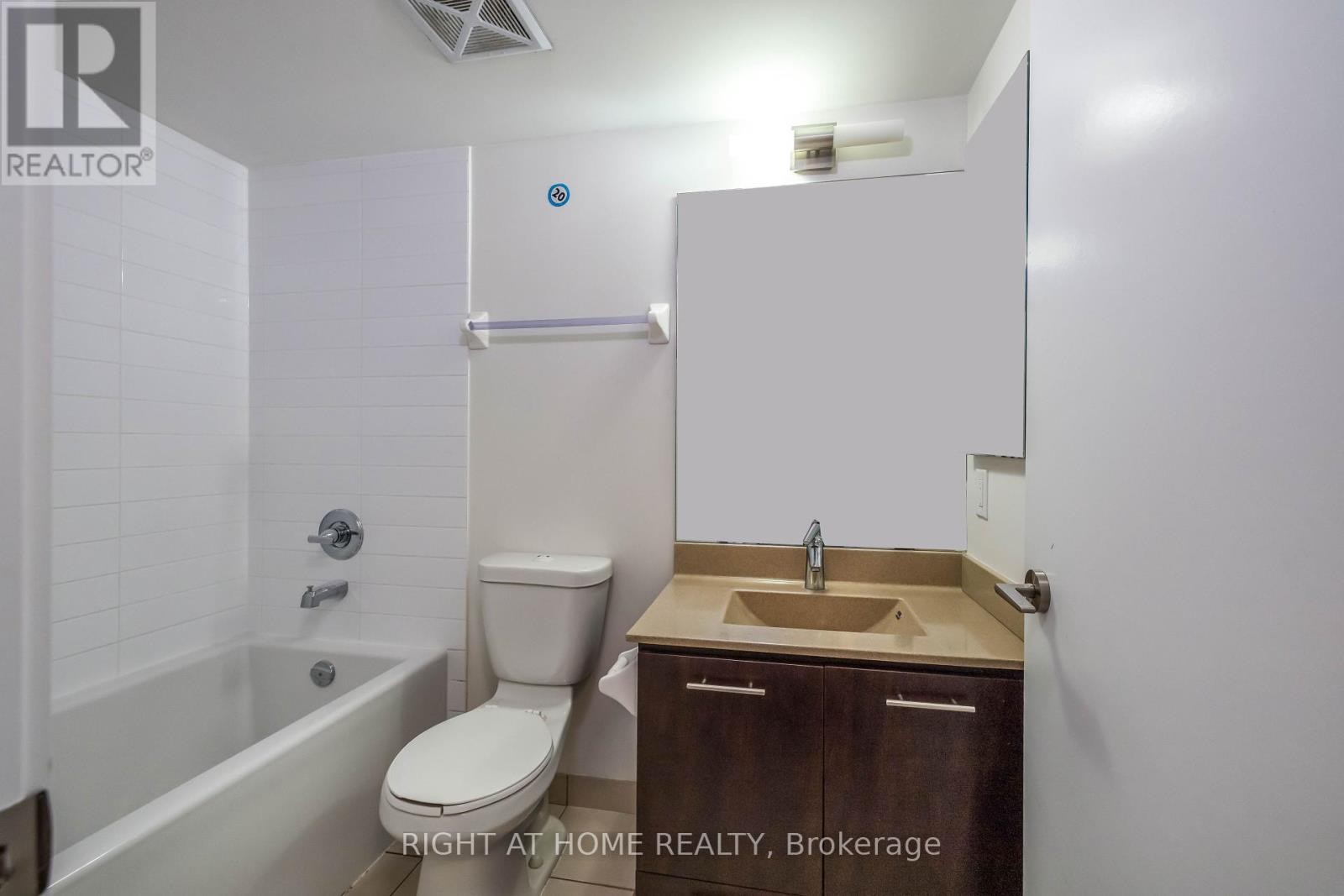 












3703 - 125 VILLAGE GREEN SQUARE

,
Toronto (Agincourt South-Malvern West),




Ontario
M1S0G3

